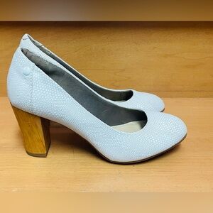 Hush puppies white snake shoes